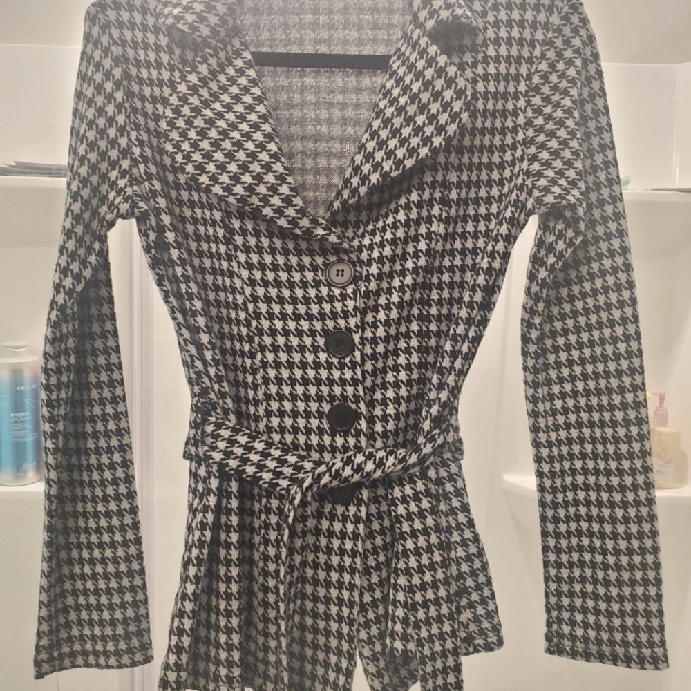 Houndstooth jacket, size small, soft fabric